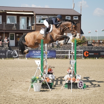 Nicole Pavitt Takes the Redpost Equestrian Senior Foxhunter Second Round at Wales and West Nicole Pavitt Takes the Redpost Equestrian Senior Foxhunter Second Round at Wales and West